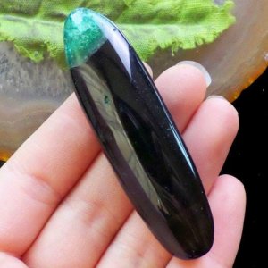 מוט אגט אוניקס גווני ירוק שחור מוחלק מעוגל קצוות