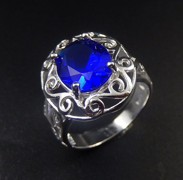 טבעת בשיבוץ קריסטל כחול כסף 925 מידה: 8