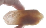 קוורץ קריסטל מוט צהבהב גלם אטום - מדגסקר