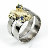 טבעת בשיבוץ ספיר כחול עבודת יד כסף וציפוי זהב