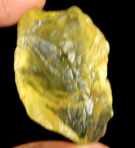 אבן חן: טופז צהוב גלם (ברזיל) לליטוש 135 קרט