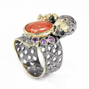 טבעת עבודת יד כסף 925 ציפוי זהב ורודיום שחור בשיבוץ אבני סנסטון (אפריקה)ואמטיסט מידה: 8.5 הטבעת: 71.9 קרט