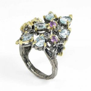 טבעת עבודת יד כסף 925 ציפוי זהב ורודיום שחור בשיבוץ אבני טופז כחול ואמטיסט (אפריקה) מידה: 8.5 הטבעת: 48.1 קרט