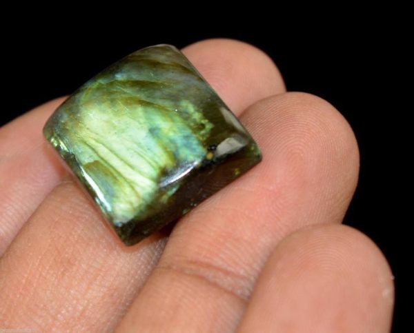 אבן חן: לברדורייט מלוטש לשיבוץ (מדגסקר) 25.30 קרט מידות: 7*17*19 מ"מ