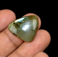 אבן חן: לברדורייט מלוטש לשיבוץ (מדגסקר) 18.70 קרט