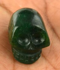 אבן חן: ג'ייד - ירקן גוון ירוק כהה מלוטש (ברזיל) ליטוש גולגולת 53 קרט