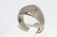 טבעת טיטניום לגבר עיצוב סולידי מידה: 10.25