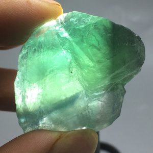פלואורייט ירוק לליטוש גלם במשקל: 45 גרם