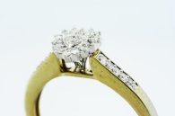 טבעת כסף 925 בציפוי זהב עיצוב לב בשיבוץ יהלומים לבנים 12. קרט מידה: 7.25