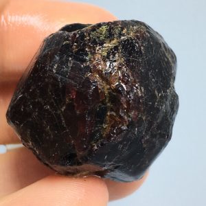 גרנט גלם במשקל: 39 גרם