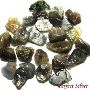 ספיר ירוק גלם מדגסקר במשקל: 14.31 קרט