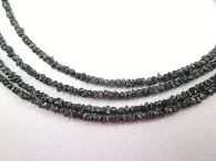 שורה יהלומי גלם שחור משקל: 2.43 קרט מידה:2.5 מ"מ