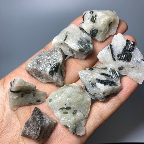 טורמלין ירוק קוורץ במשקל: כ 15 גרם