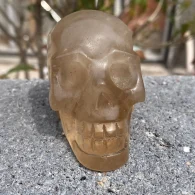 גולגולת סמוקי קוורץ במשקל: 207 גרם מידה: 70*14*52 מ"מ