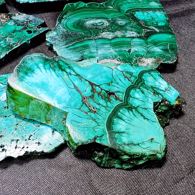 מלכית גלם פרוסה במשקל: כ 200 גרם מידה: 11*5 ס"מ